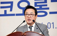 이웅열 코오롱 회장, “‘+ × ÷ 배지’ 달고 무한대 성공 에너지 만들자”