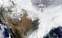 북미 비상사태 휴교령, NASA 사진보니 실감 &quot;미국 절반이 눈으로 뒤덮여&quot;
