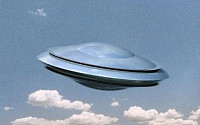 런던 상공에서 여객기-UFO와 충돌 직전 '구사일생'