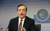 ECB, 기준금리 0.25%로 동결…드라기 총재 “부양적 통화정책 유지할 것”