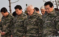 [포토]연평포격 전사자 추모하는 민주당 지도부