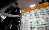[포토] 한국은행 '지금은 설 자금 방출작업 중'