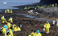여수 기름 유출, 남해 앞바다까지 오염 '어민들 긴장'