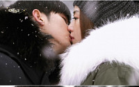 ‘별그대’ 전지현·김수현 시간정지 키스, 사진 같은 그림으로 등장