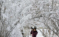 [포토] 카메라에 설경 담아요