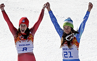 [소치올림픽] 마제ㆍ지신, 여자 스키 활강서 사상 첫 ‘공동 금메달’