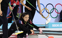 [소치올림픽]한국 여자 컬링, 러시아에 8-4 승리…4강 진출 불씨