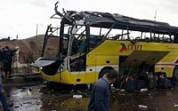 [이집트 국경 폭탄 테러] 피해버스 봤더니…출국수속 대기 중 우측 앞쪽에서 폭발