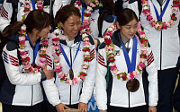 [포토]초콜릿 메달 건 선수들, 눈에 띄는 김연아 왕메달