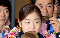 올림픽선수단 귀국, 김연아-이규혁 초콜렛 메달이 더 큰 이유는?