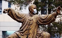 [포토]중국 스모그 &quot;동상도 마스크 써요&quot;