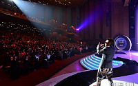 이투데이 '2014 따뜻한 콘서트', 김건모-시크릿-이규혁 등 1600여명 관객과 호흡…성황리에 마쳐