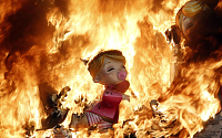 [포토]스페인 라스 팔라스 축제 &quot;인형들을 불태워요&quot;
