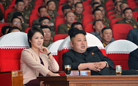 북한 리설주, 1개월 여만에 공식석상에 등장...김정은 김여정과 모란봉악단 공연 관람