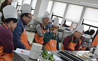 "요리도 노후 준비에 빠질 수 없죠", 시니어 남성 요리교실 '쿠킹 마이 라이프'