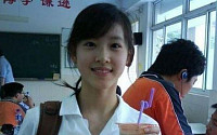 중국 밀크티녀, 19세 연상 사업가와 열애·비난·사과성명...명문대생 그녀 무슨 일?