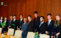 포스코, 주한 브라질 유학생들에게 장학증서 수여