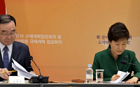 정홍원 국무총리 사의반려·유임, 박근혜 대통령의 속내는?