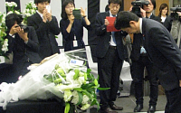 [세월호 침몰] 세월호 분향소 찾은 아베 총리…일본서 추모 움직임