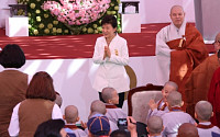 박근혜 대통령, 부처님오신날 봉축 법요식 참석…세월호 참사 희생자 애도