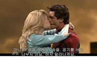 '스파이더맨2' 실제 커플, 美 SNL 출연…영화 키스신 패러디 '눈길'