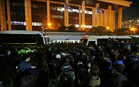 세월호 희생자 유족 청와대 앞 경찰과 밤새 대치