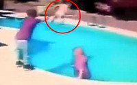 [붐업영상] 22개월된 딸을 수영장에 던져버린 아빠 '경악'