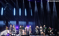엑소 콘서트 리허설 사진 공개…크리스 불참