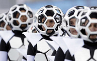 [포토] 브라질 월드컵 개막식, 축구공으로 변신한 배우들