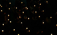 [포토] 어둠을 밝힌 촛불