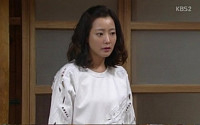 '참좋은시절' 김희선 패션, 흰 티셔츠 하나로 빛나는 미모 완성…어디제품?