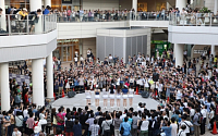 국내보다 뜨거운 베이비 카라 일본 반응, 길거리 공연 2000여명 운집