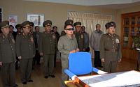 [포토] 포사격 참관하는 김정일 위원장