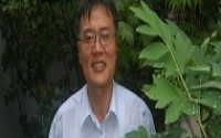 [편집장 편지] 막내 시니어 손에 잡힌 3권의 책