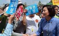 [포토]용산 화상경마장 반대주민들 만나는 '박영선 원내대표'