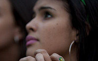 브라질 관중 속 미녀, 뚜렷한 이목구비에 구릿빛 피부… 건강미 '철철'