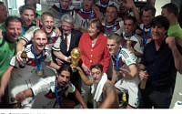 독일축구협회, “메르켈 총리, 행운 몰고다닌다”