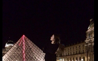 '어벤져스2' 수현 근황 공개, 파리 루브르 박물관 앞에서…&quot;영화의 한 장면 같네&quot;