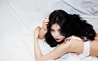 현아, ‘빨개요’ 새 티저 이미지 공개… 이번엔 순백의 ‘란제리+빨간 손톱’ 패션