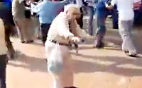 [붐업영상] 지팡이 집어던지고 춤추는 할아버지