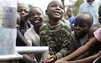 [따뜻한 사회 아름다운 기업]SK케미칼, 아프리카에 ‘행복우물’ 식수난 해소