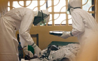 아프리카, 에볼라 바이러스 확산 비상 &quot;시신 만지지 말 것&quot;...국경도 폐쇄