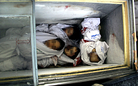 [포토] 냉동실에 보관해 놓은 아이 사체들… 가자지구의 참혹한 현재