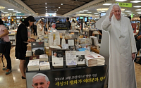 리더십에 대한 갈증, 책으로 푼다… 교황-이순신 힘입어 관련 도서 판매 순풍