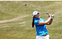 이미림 LPGA 데뷔 첫 승…박인비와 연장 접전 끝에 우승컵