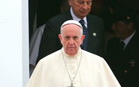 [포토] 교황 방한, 한국 땅 밟으며 환한 미소