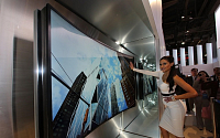 삼성전자, 세계 최대 ‘105인치 벤더블 TV’ IFA 2014 최초 공개
