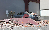 [포토] 미국 나파시 지진으로 찌그러진 자동차