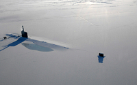[포토] 얼음 뚫고 올라온 미 해군 잠수함