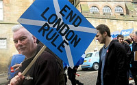 스코틀랜드 독립 여론, 처음으로 반대 앞서…영국 경제 흔들리나